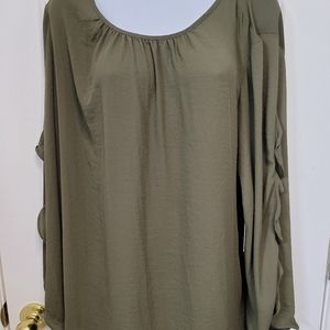 NWT Simply Vera Wang Sheer Blouse